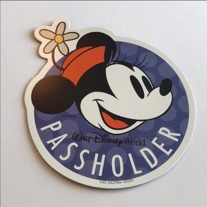 Minnie Mouse Disney Passholder Magnet